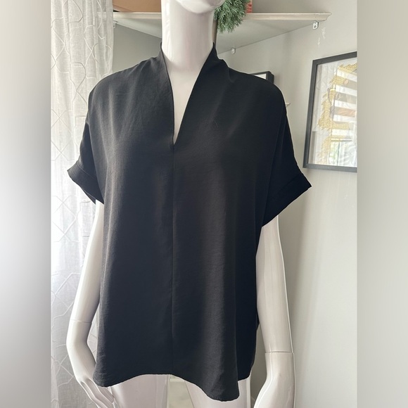 Black Boxy Sleeveless Blouse with Mandarin Collar - Picture 1 of 5